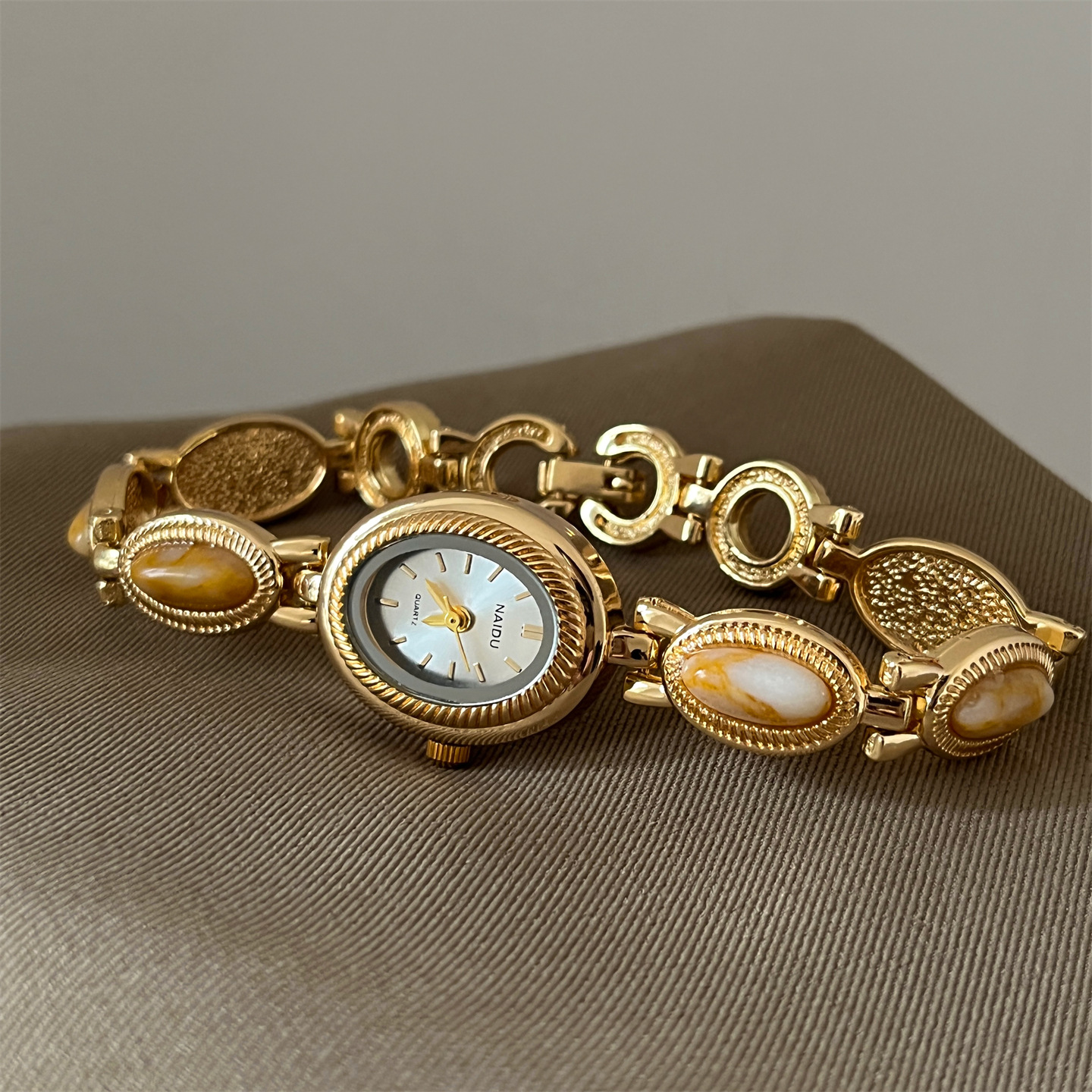 New Vintage Women's Watch with - огляд і ціна Jewelry Watches Vintage