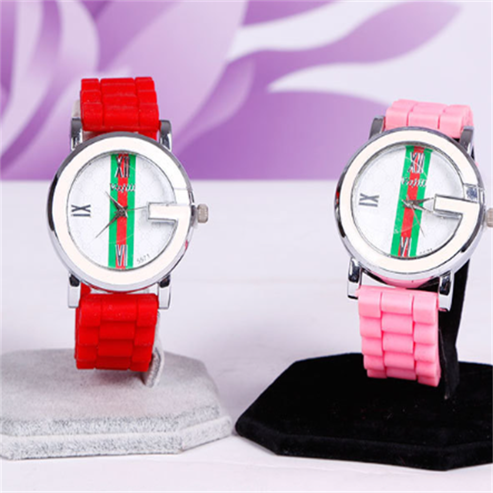 C-Shaped Watch Display Elegant - огляд і ціна Jewelry And Watches Exhibition